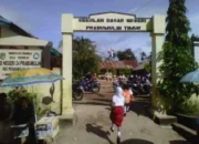 Di Balik Sabuk Pengajar Kisah Suka Duka Guru yang Jarang Terdengar