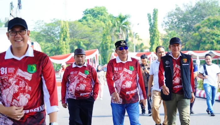 Panjat Pinang Semarak HUT ke-81 RI, Bupati Muba: Utamakan Keselamatan dan Kekompakan