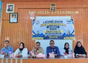 LDK OSIS SMPN 8 PRABUMULIH: 40 PENGURUS DIGEMBLENG JADI PEMIMPIN MUDA BERKARAKTER